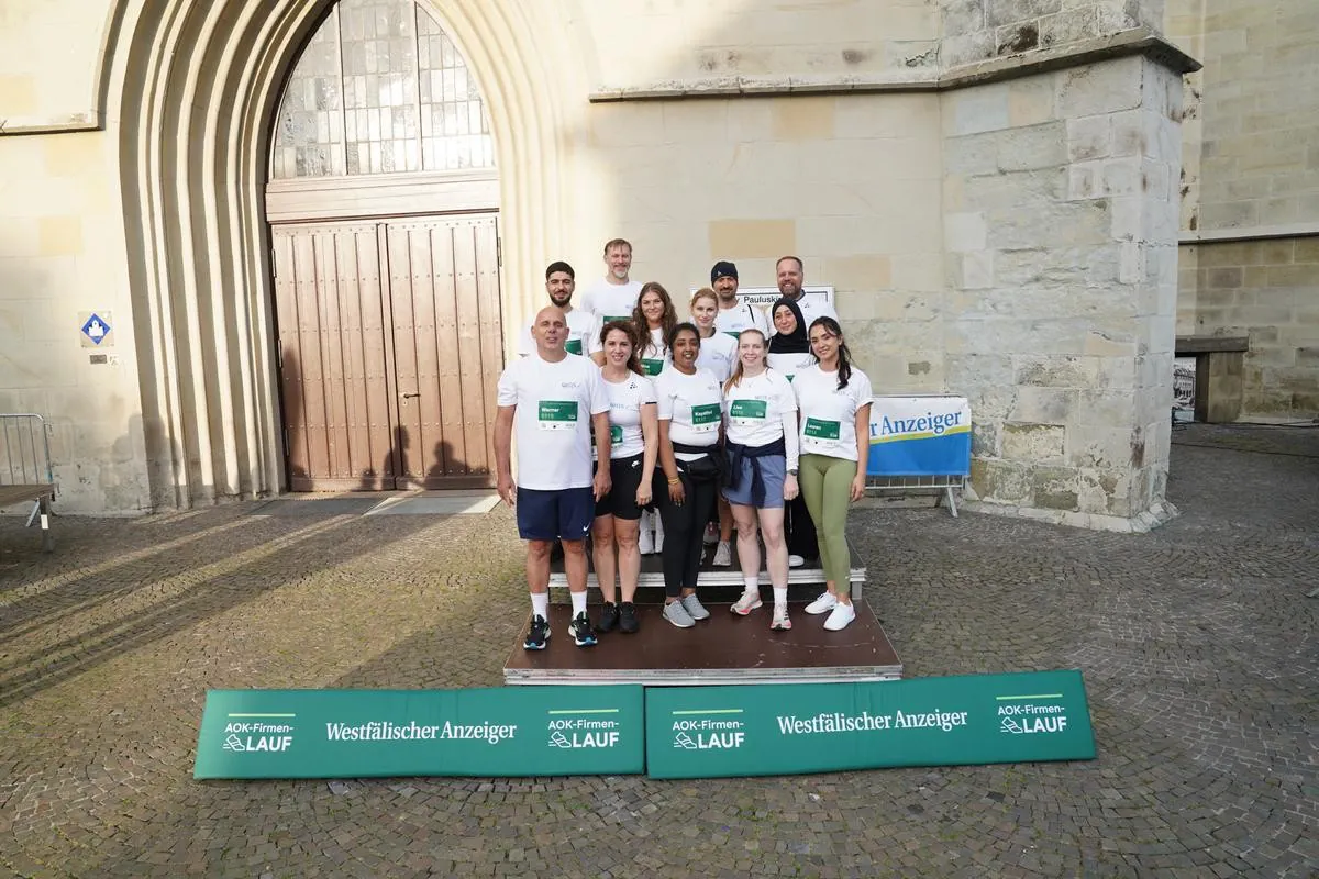Vom Schreibtisch direkt an die Startlinie: das WQS-Team beim AOK-Firmenlauf in Hamm 2026. Ein Abend über Teamgeist.
